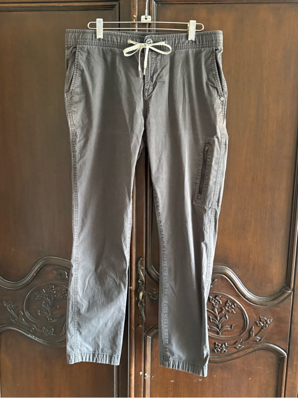 Vuori Women’s Ripstop Pants Charcoal Grey size Large